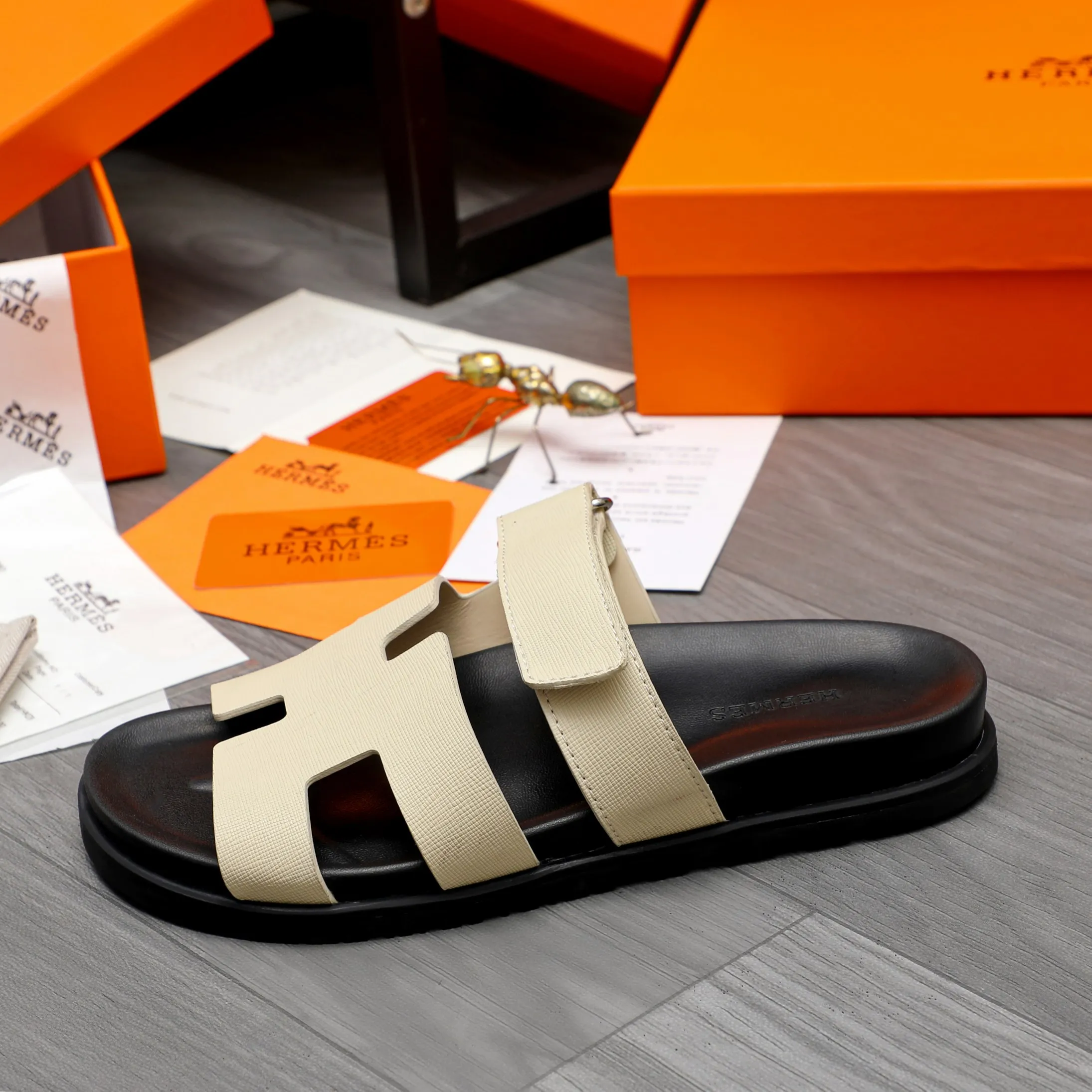 Men's shoes 💰340 Product trademark: Hermes "Hermes" Couple's slippers Regular size: 36-46 Product material: Selected vertical grain cowhide upper, microfiber lining, original outsole